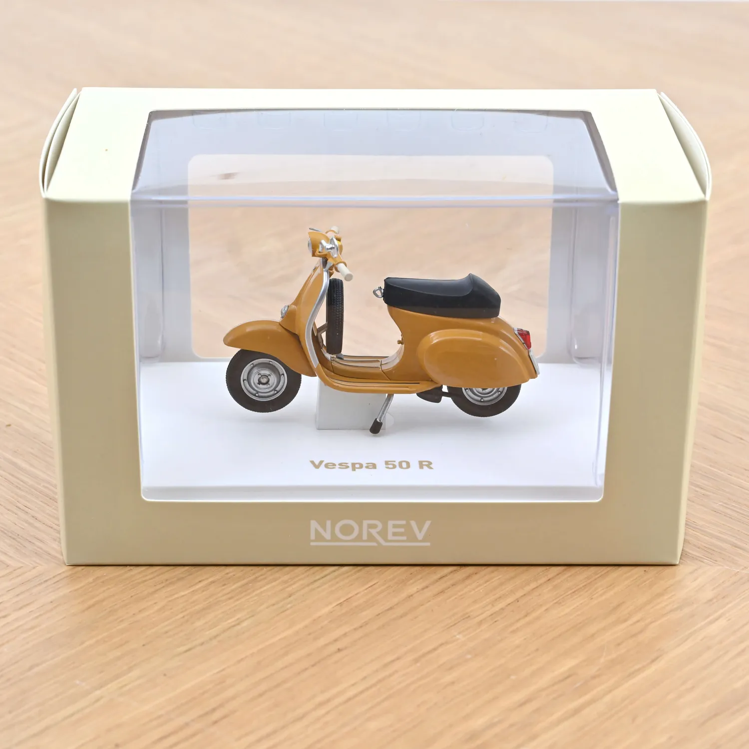 Norev Vespa 50 R 1969 moto miniature 1/18 jaune Positano