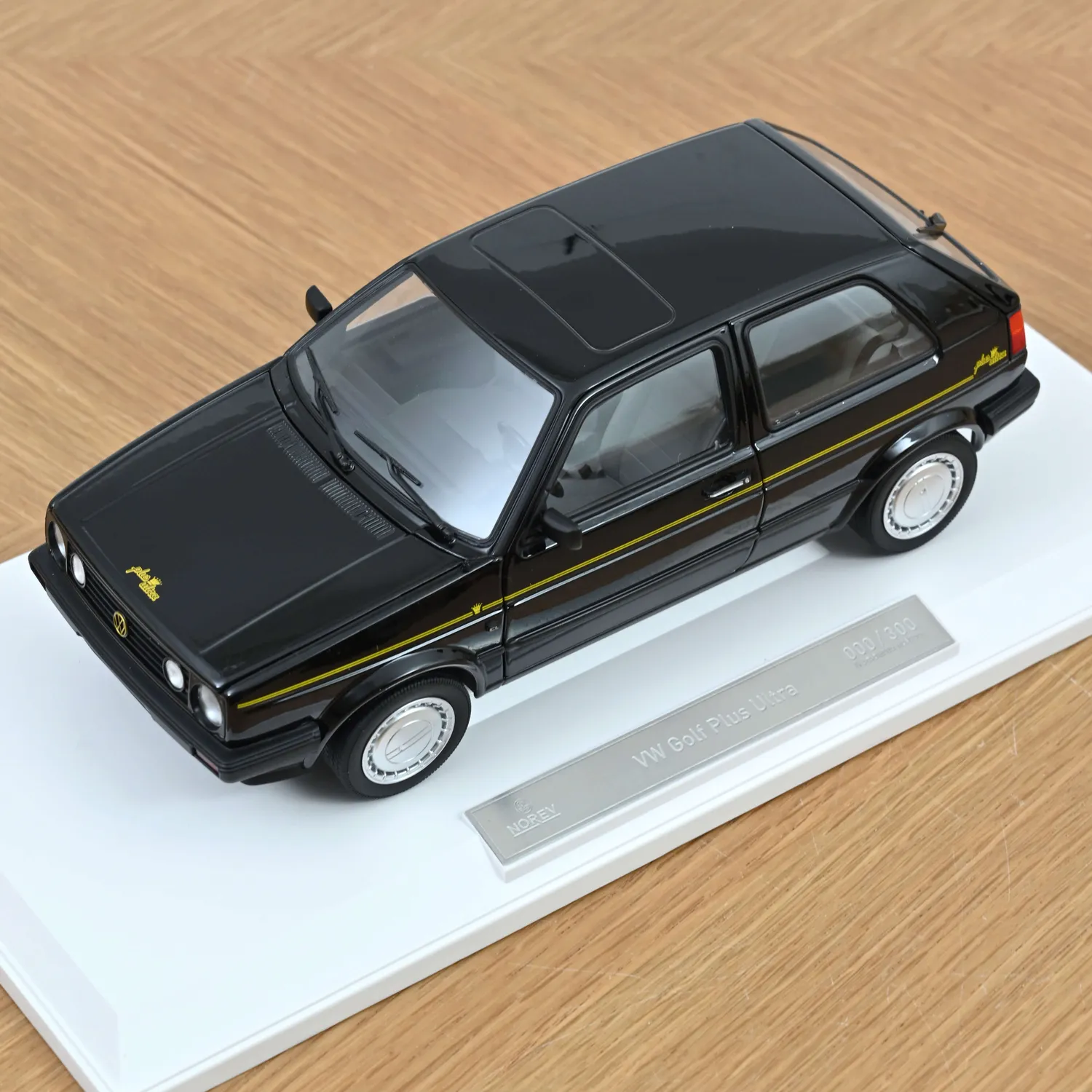 Norev VW Golf Plus Ultra 1990 miniature 1/18 noir 300 pcs