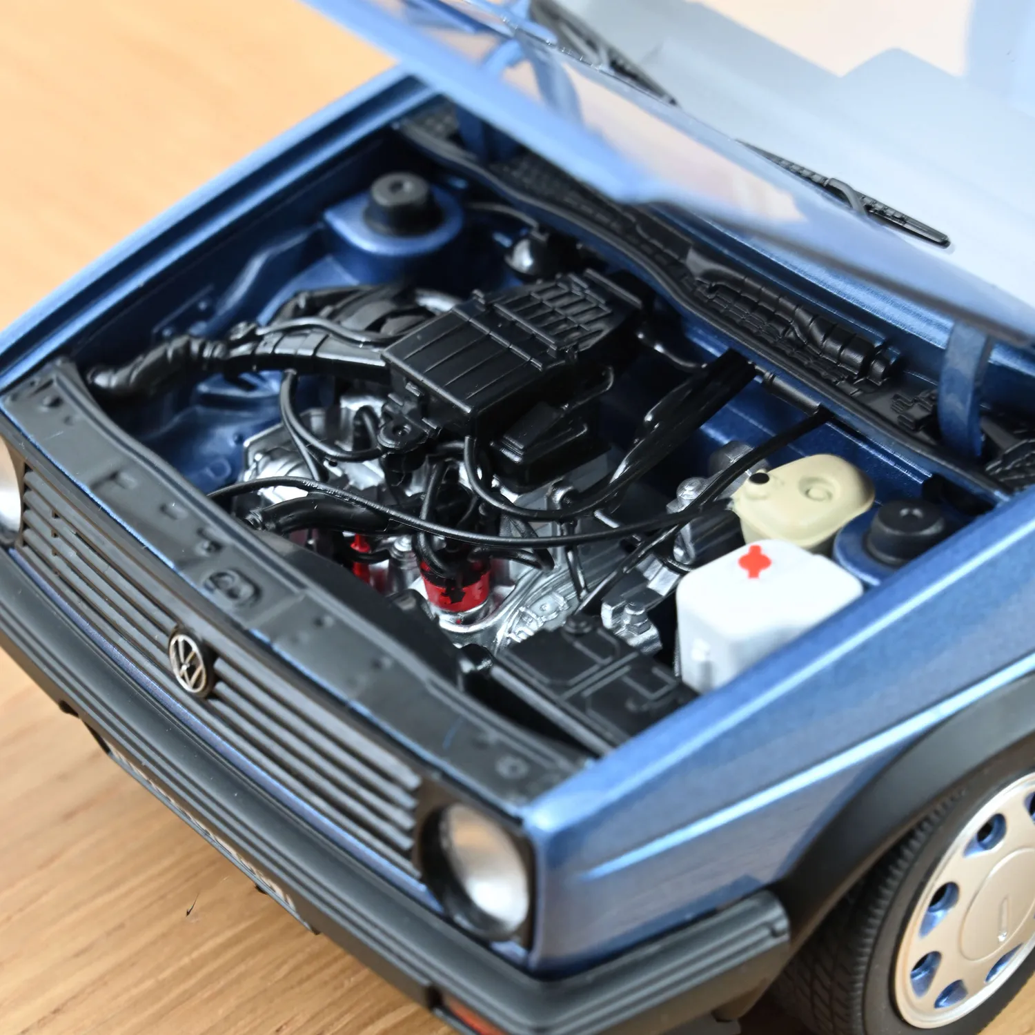 Norev VW Golf 10 Million 1988 miniature 1/18 bleue