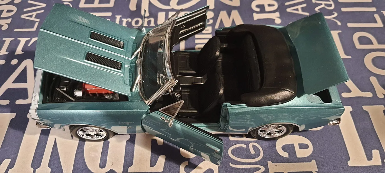 Maisto Chevrolet Camaro SS 396 1967 miniature métal 1/18 aléatoire