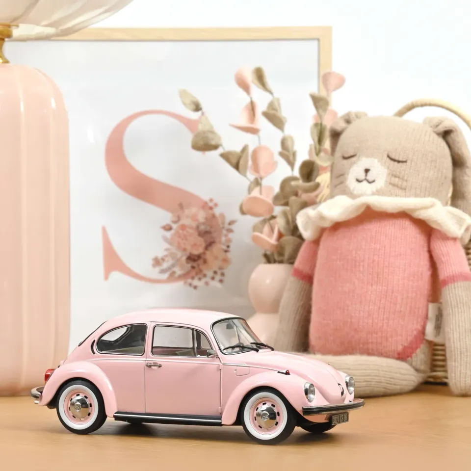 Norev VW 1303 Coccinelle 1973 miniature 1/18 rose pastel naissance