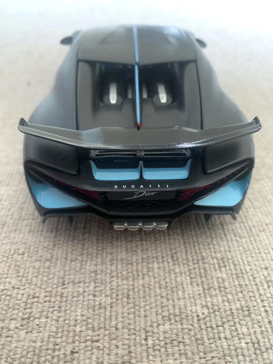 Maisto Bugatti Divo 390642 voiture miniature 1/24 gris foncé