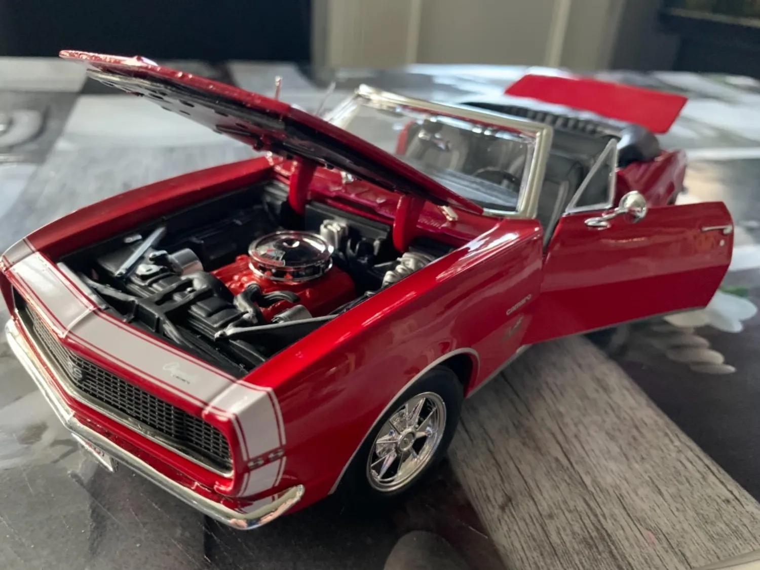 Maisto Chevrolet Camaro SS 396 1967 miniature métal 1/18 aléatoire