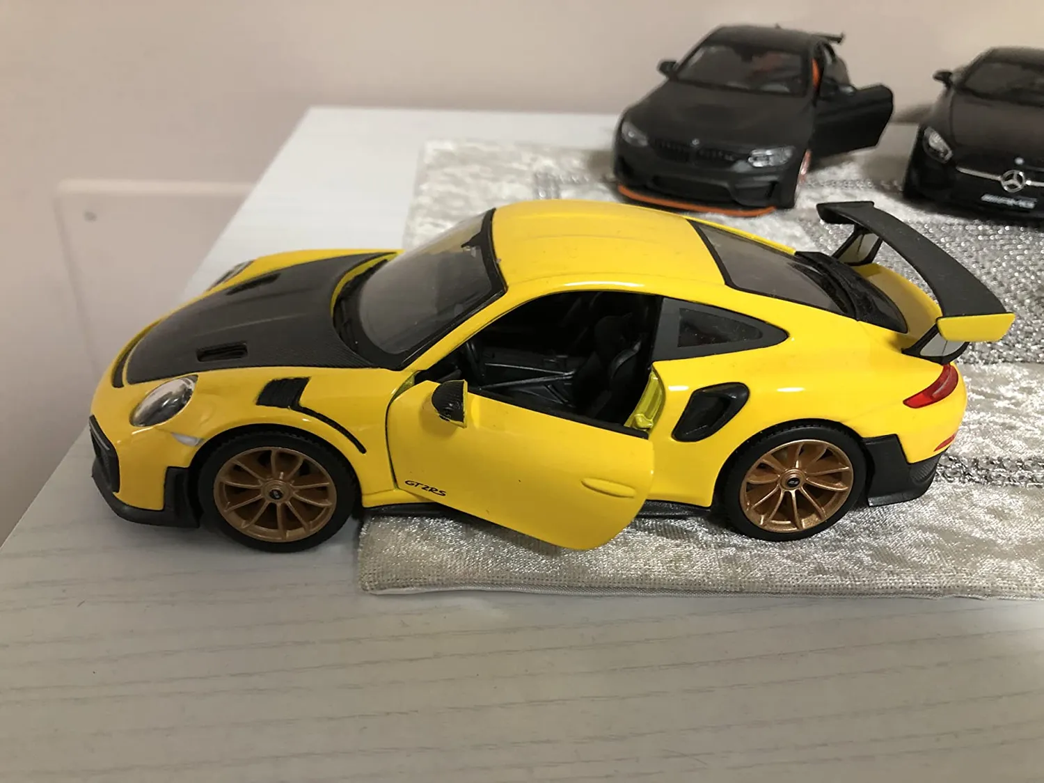 Bburago Porsche 911 GT2 RS miniature 1/24 portes ouvrantes