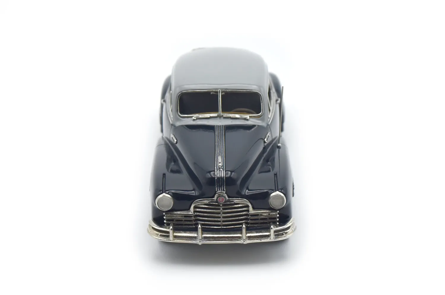 Brooklin Limited Pontiac Torpedo 1946 miniature sedan