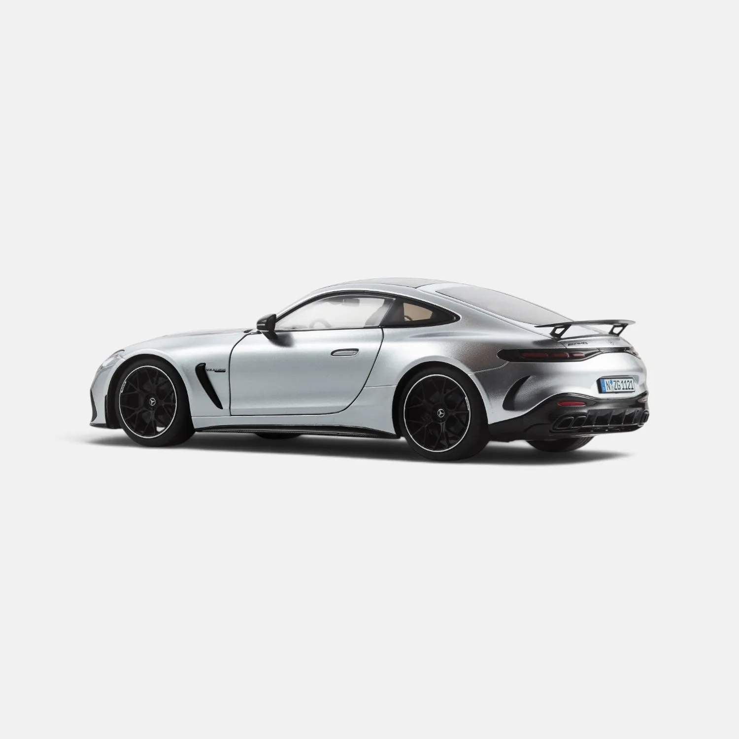 NZG Mercedes-AMG GT 63 PRO 4MATIC+ miniature 1/18 gris sélénite