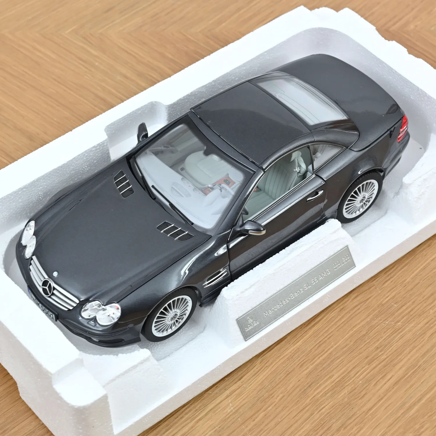 Norev Mercedes SL 55 AMG 2003 miniature 1/18 gris tactite