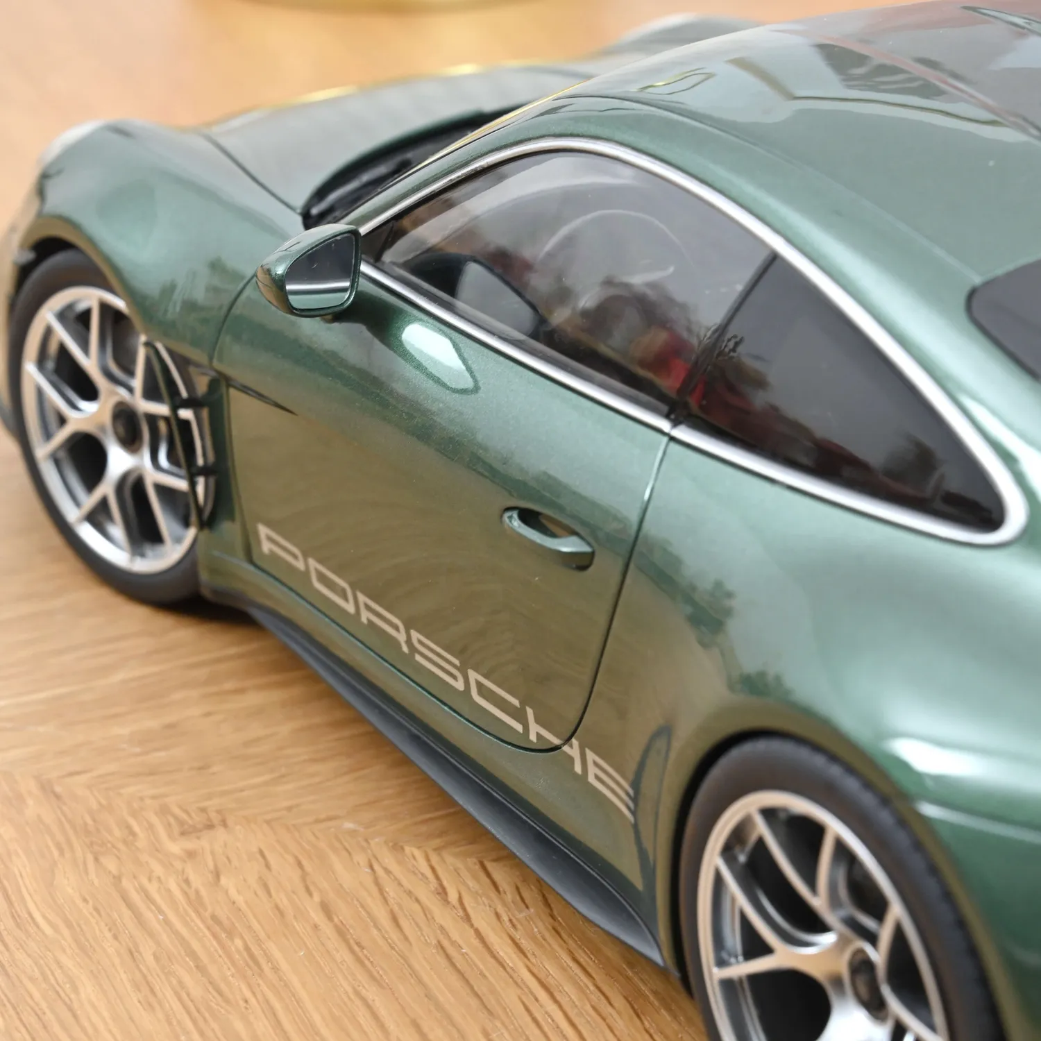 Norev Porsche 911 S/T 2023 voiture miniature 1/12 vert malachite
