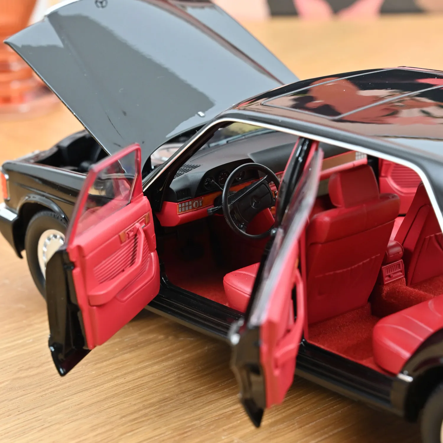 Norev Mercedes-Benz 560 SEL 1991 voiture miniature 1/18 noir youngtimer