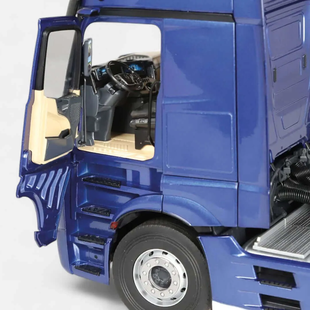 NZG Mercedes Actros GigaSpace camion miniature 1:18 bleu 4x2