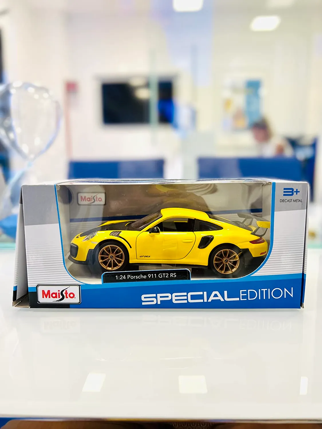 Bburago Porsche 911 GT2 RS miniature 1/24 portes ouvrantes