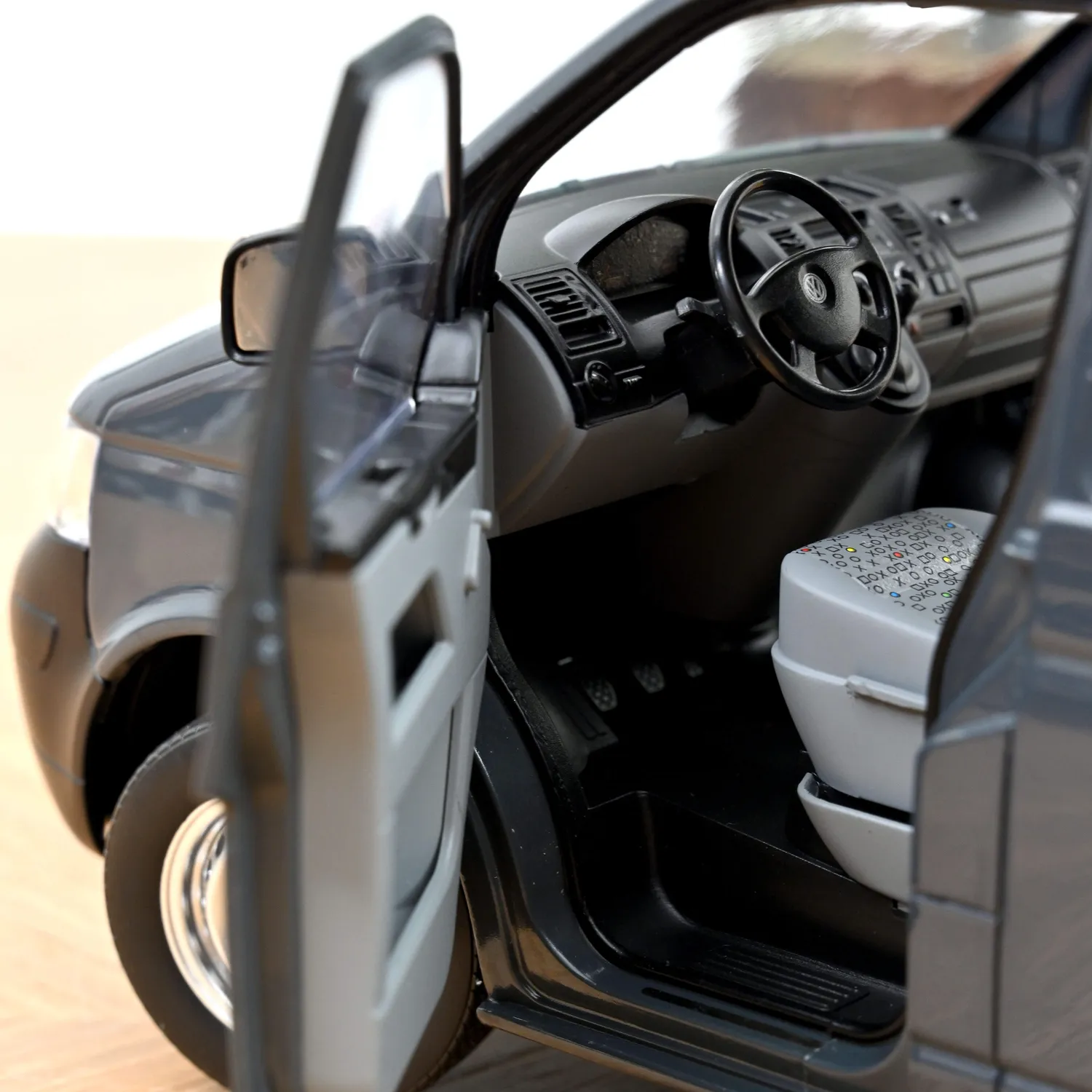Norev VW Transporter 2003 voiture miniature 1/18 grise