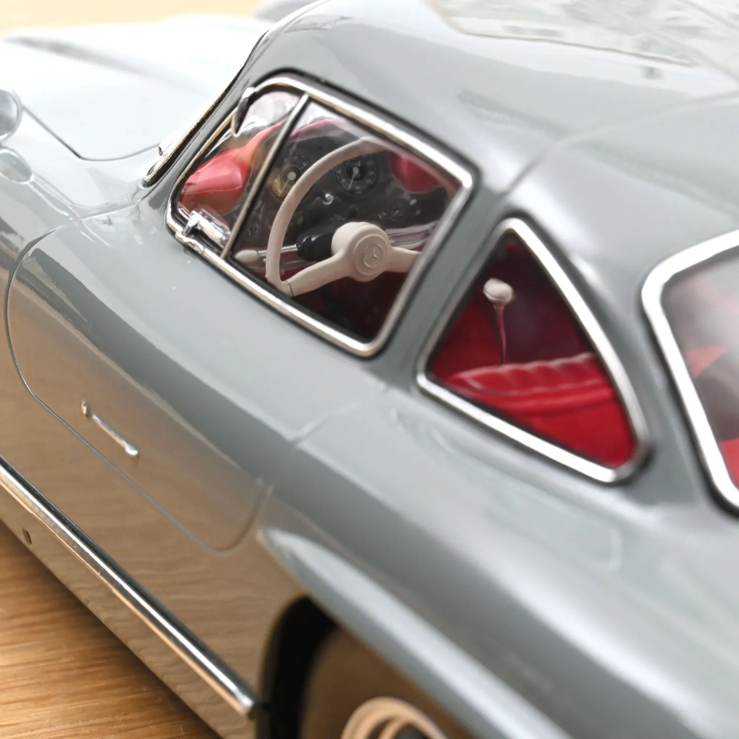 Norev Mercedes 300 SL 1954 voiture miniature 1/12 gris