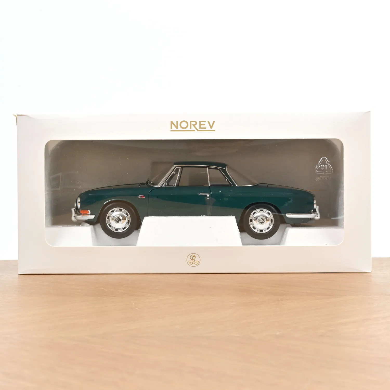 Norev VW Karmann Ghia 1500 1963 miniature 1/18 vert
