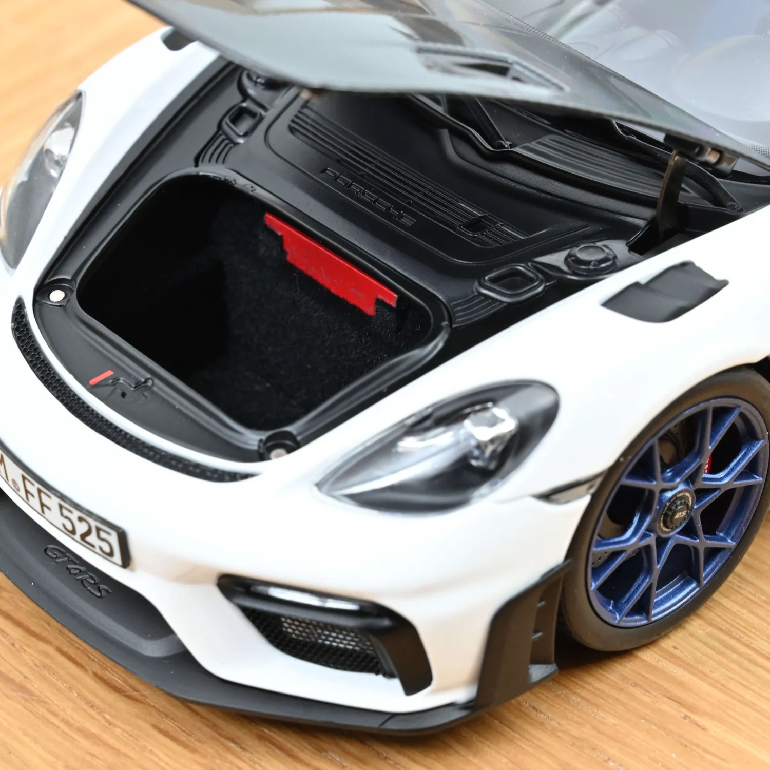 Norev Porsche Cayman GT4 RS voiture 1:18 blanc Weissach