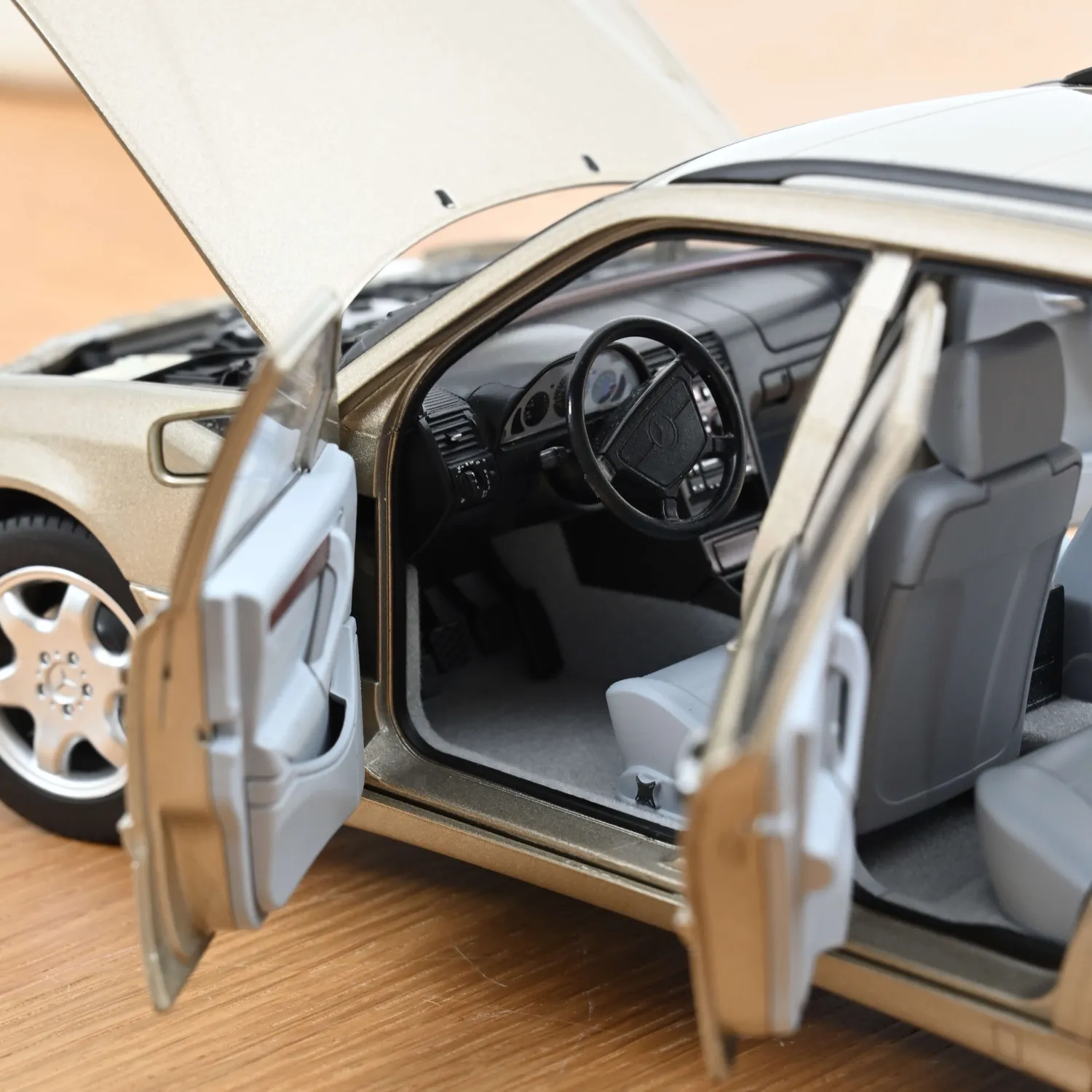 Norev Mercedes Classe C T-Model 1997 miniature 1/18 argent fumé