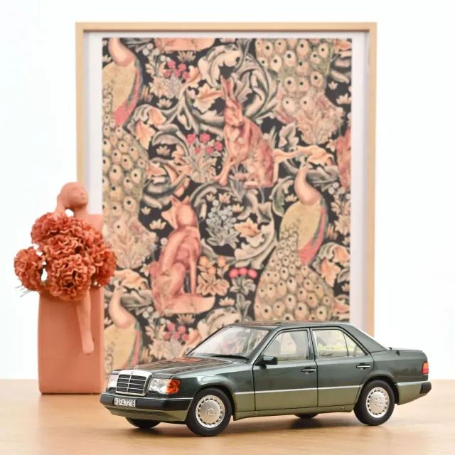 Norev Mercedes 230 E 1990 voiture miniature 1/18 vert nuit