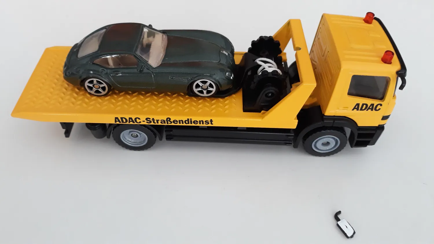 Siku 2712 dépanneuse + voiture miniature 1/55 jaune ADAC