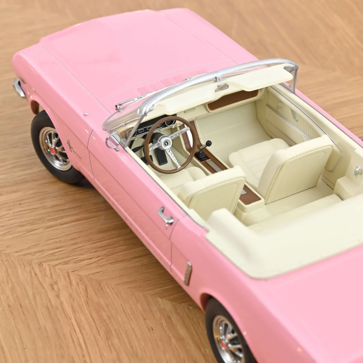 Norev Ford Mustang Convertible 1965 miniature 1/18 rose
