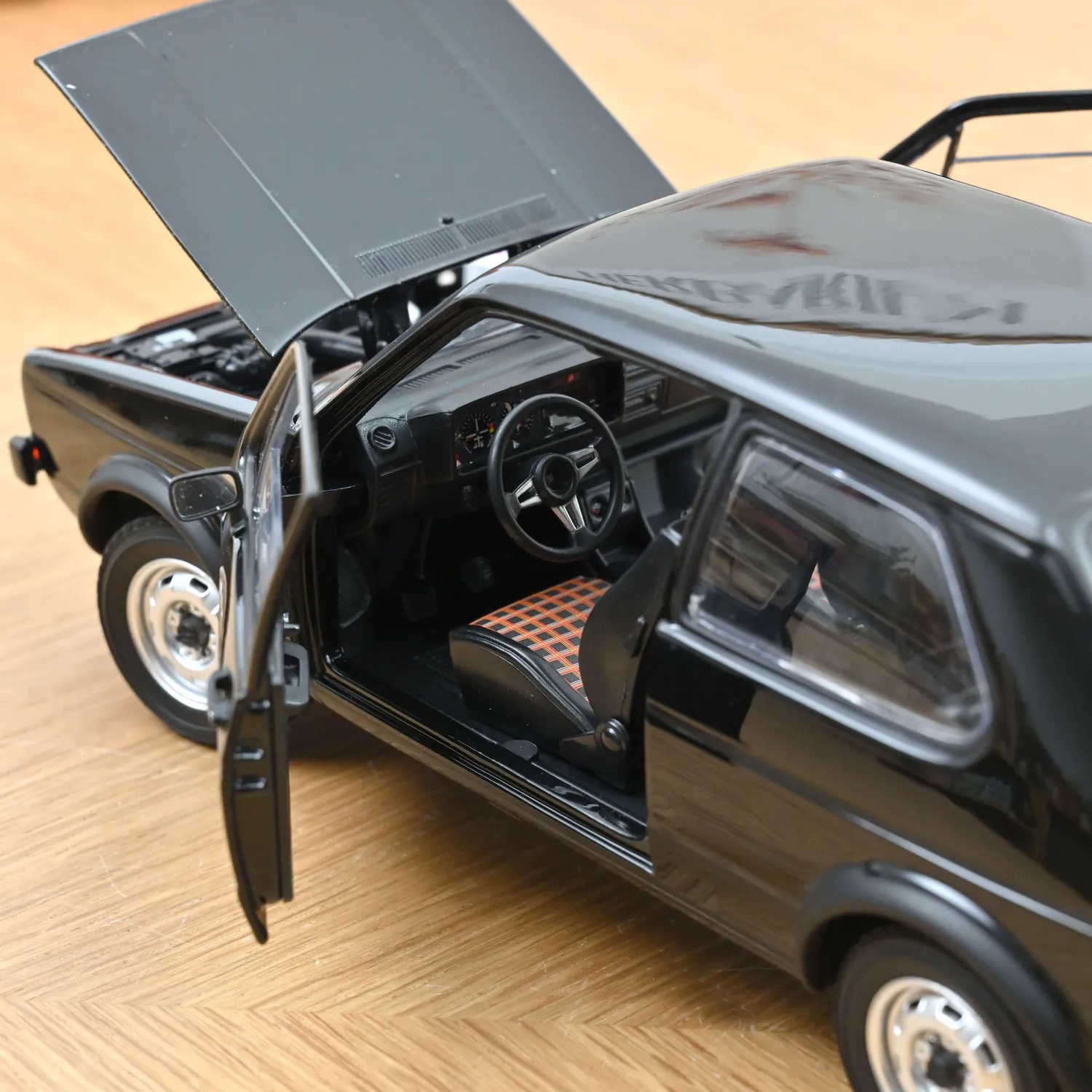 Norev VW Golf GTI 1976 miniature 1/18 noire
