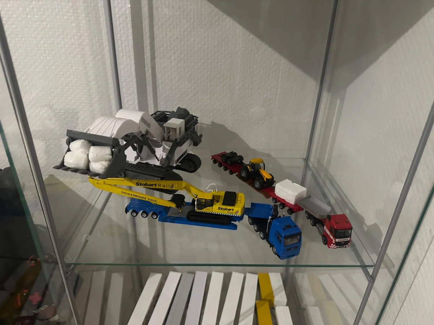 Siku Super surbaissé camion remorque excavateur bleu
