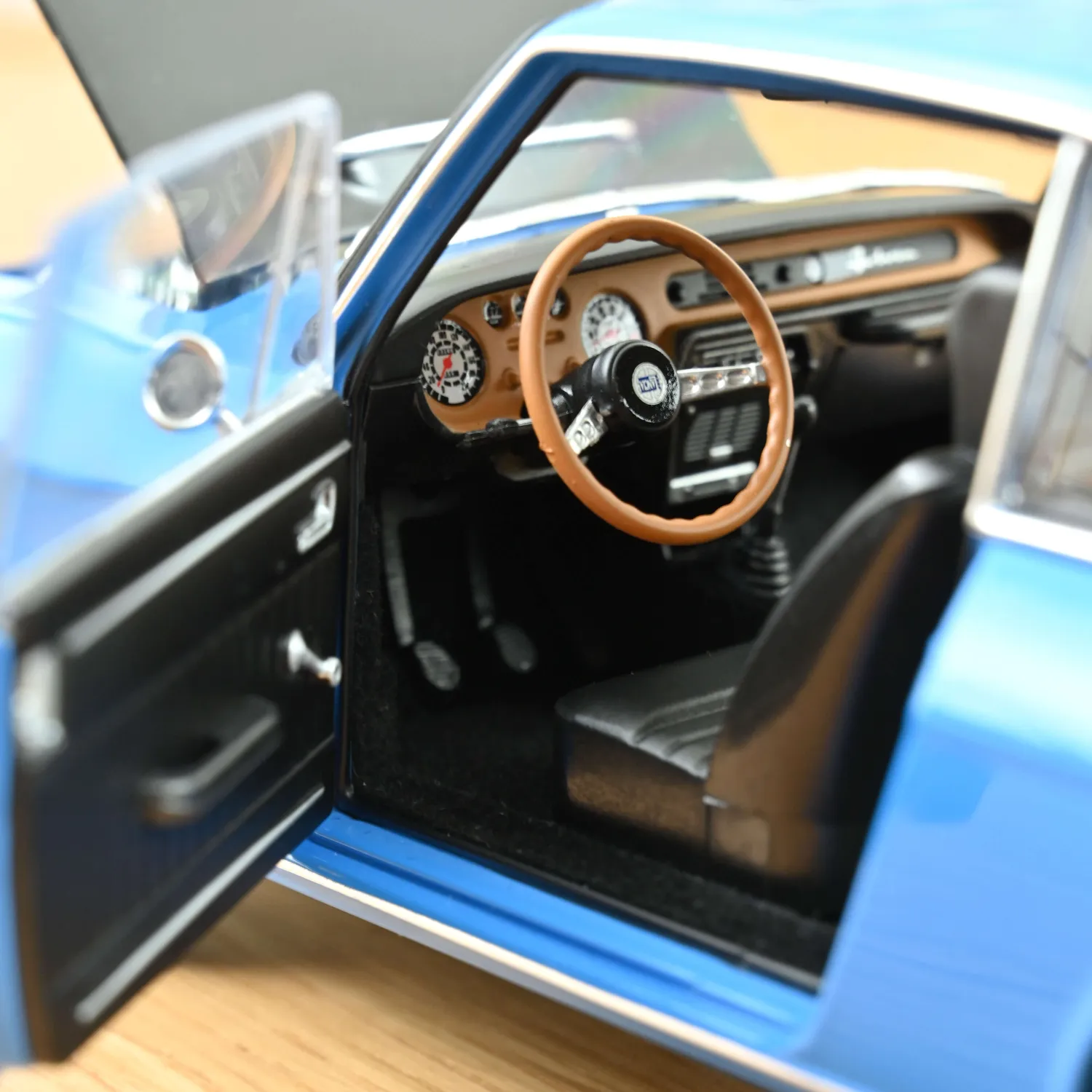 Norev Lancia Fulvia 1600 HF 1971 miniature 1/18 bleu capots noirs