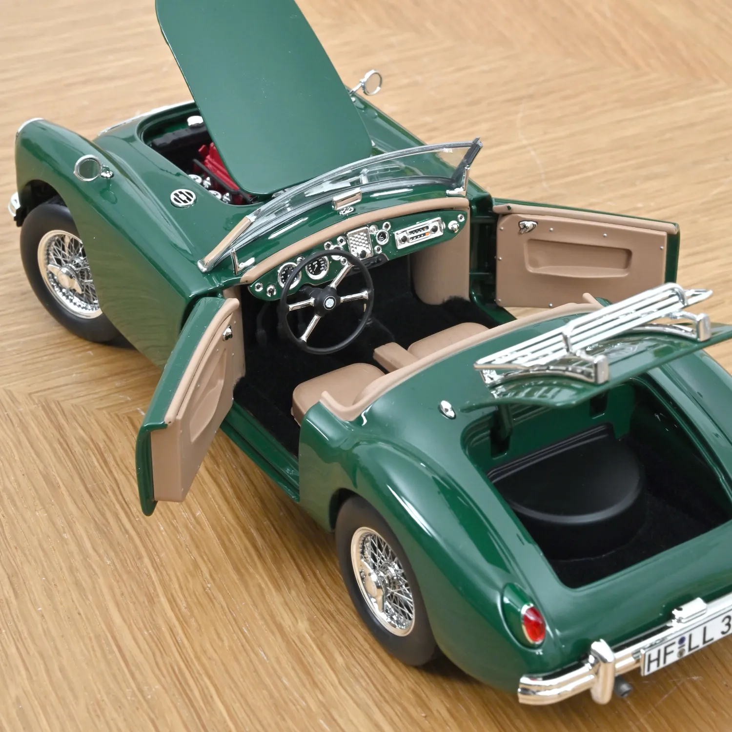 Norev MGA 1955 voiture miniature 1/18 vert anglais