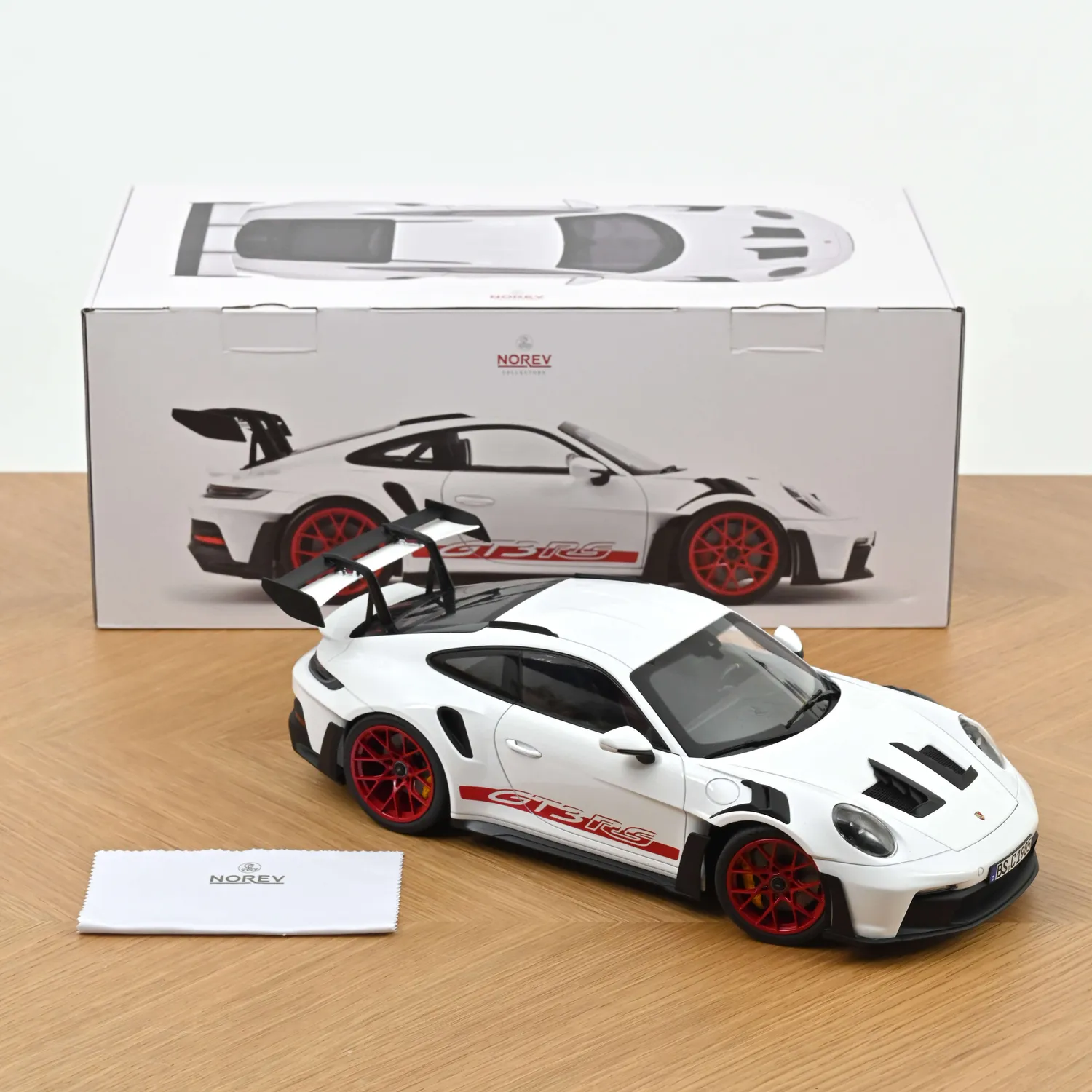 Norev Porsche 911 GT3 RS 2022 miniature 1/12 blanc pyro