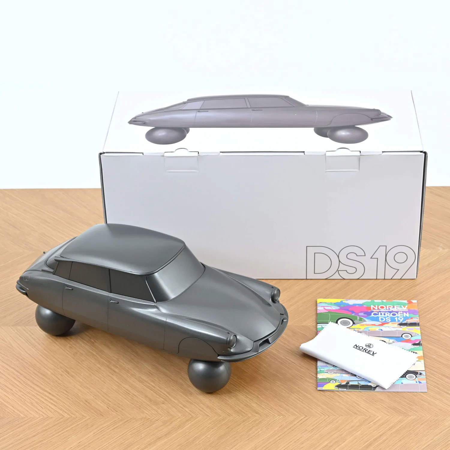 Norev Citroën DS 19 1959 voiture miniature 1/12 gris mat 100 ex