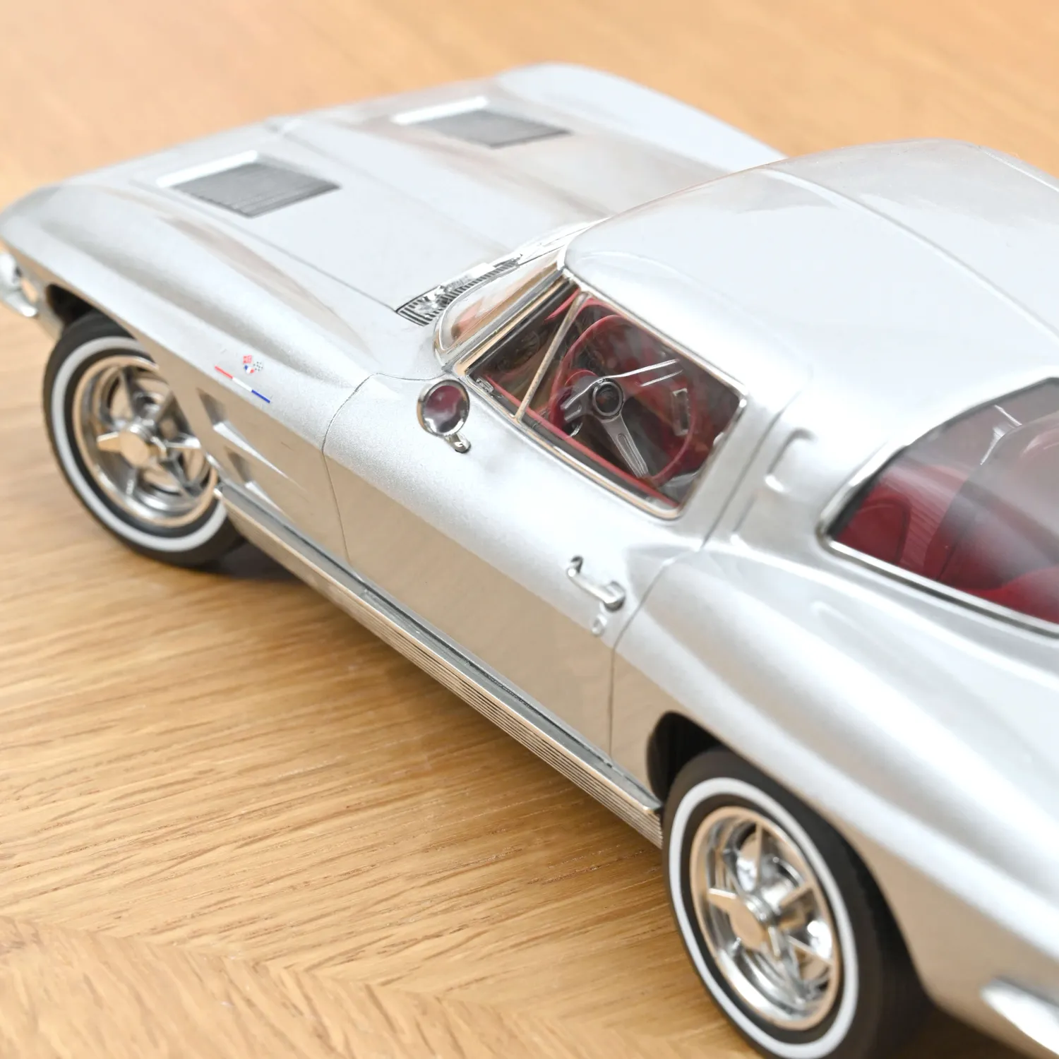 Norev Chevrolet Corvette Sting Ray 1963 miniature 1/18 argent Sebring