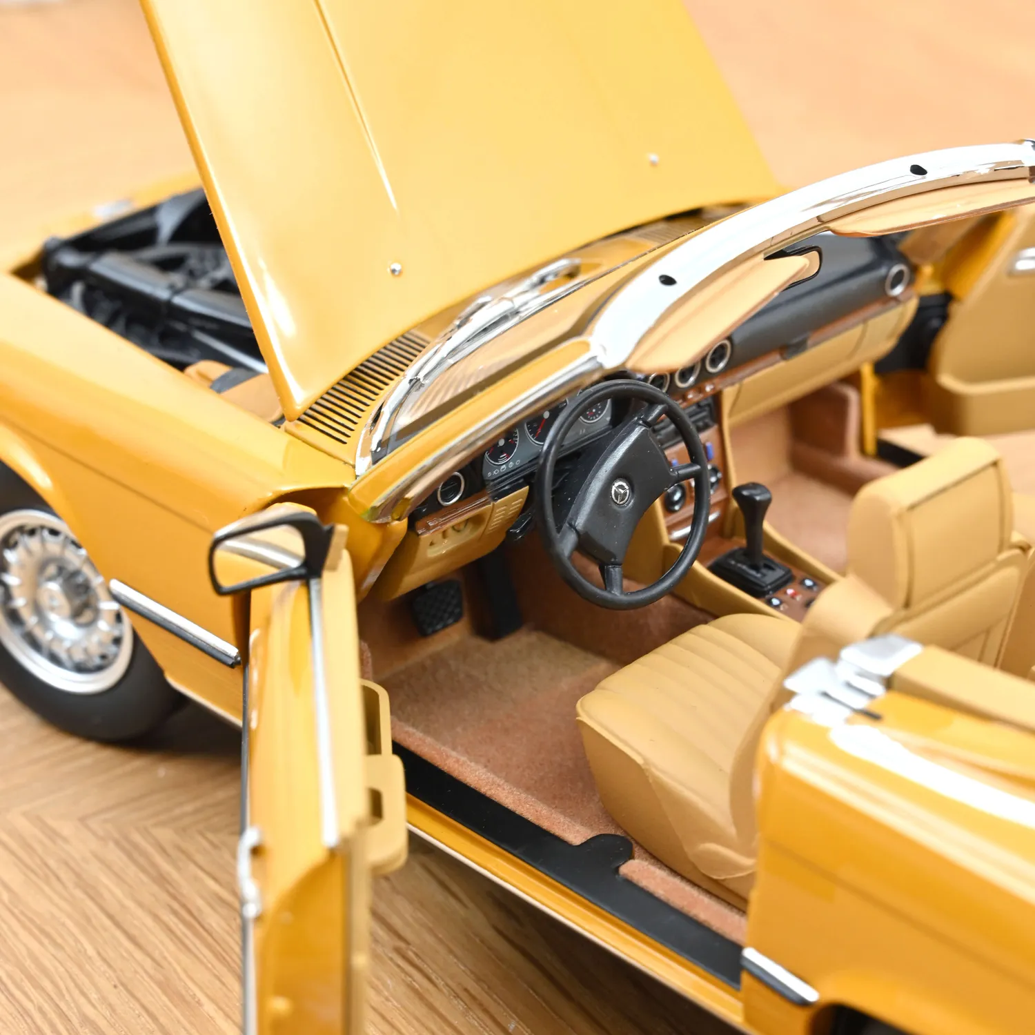 Norev Mercedes-Benz 450 SL 1975 voiture miniature 1/18 orange