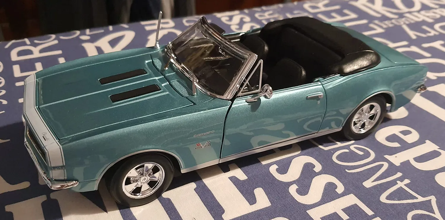 Maisto Chevrolet Camaro SS 396 1967 miniature métal 1/18 aléatoire