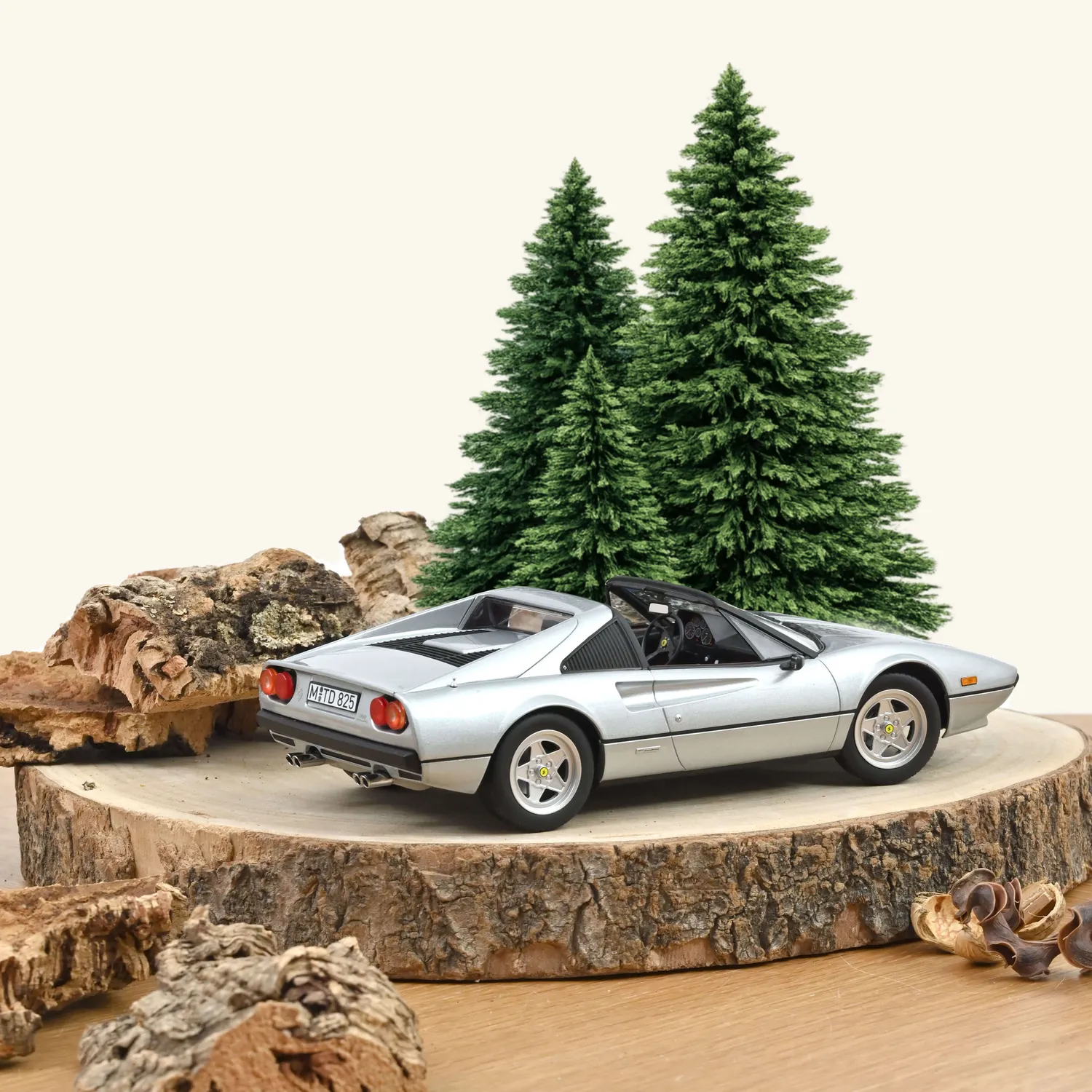 Norev Ferrari 308 GTS 1982 voiture miniature argent 1/18