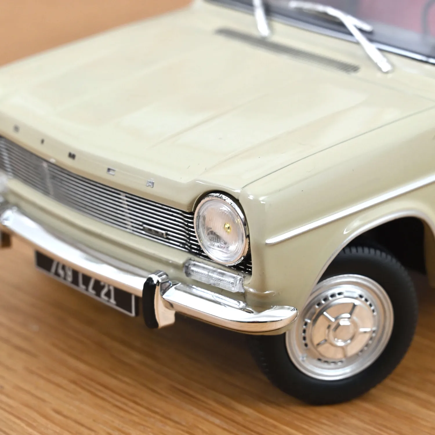 Norev Simca 1100 GLS 1968 voiture miniature 1/18 beige 200 pcs