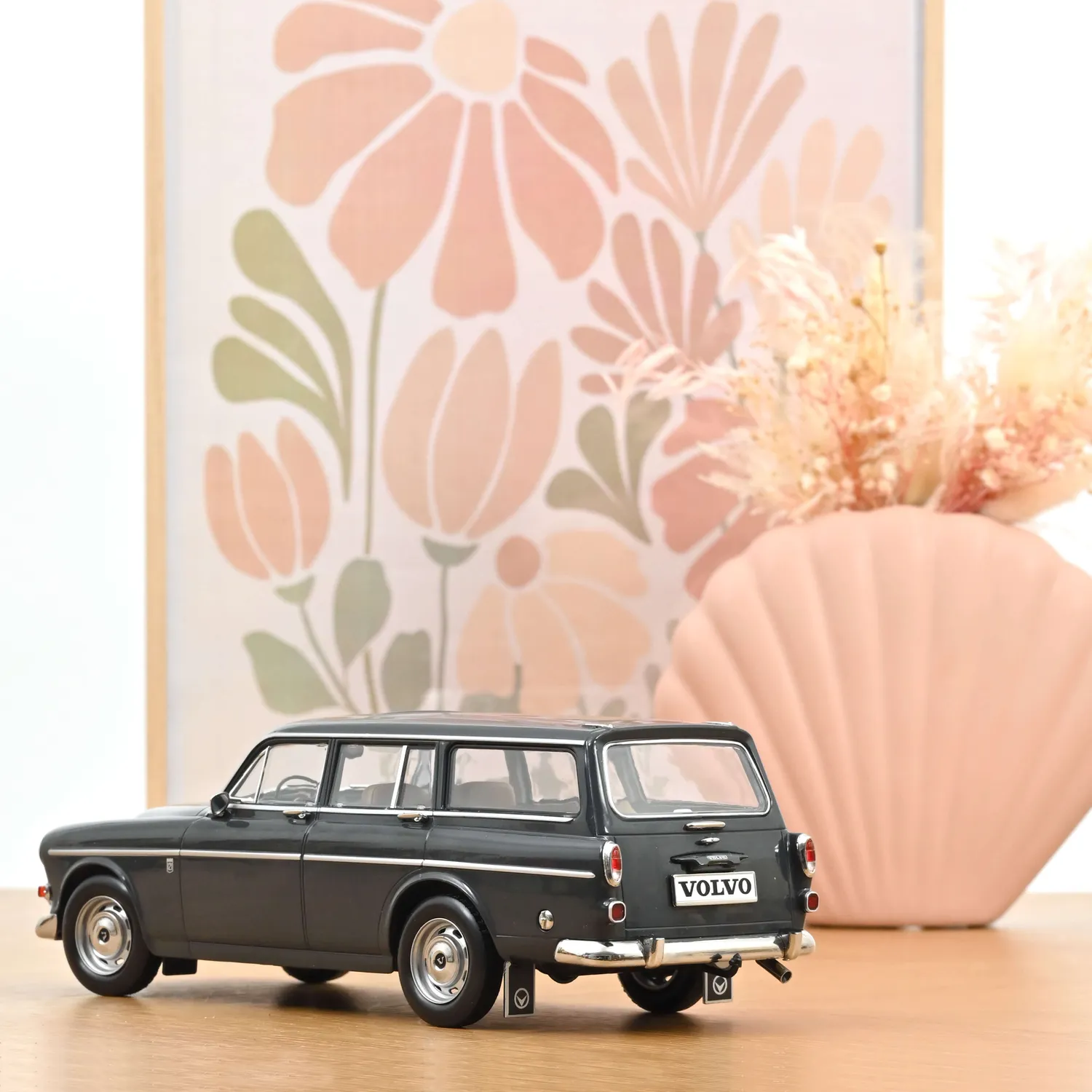 Norev Volvo Amazon Break 1966 miniature graphite 1/18