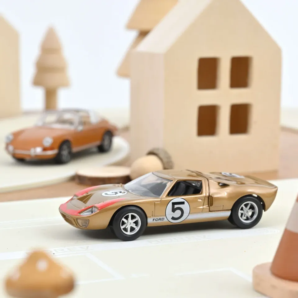 Norev Ford GT40 1966 n°5 jet-car 1/43 dorée