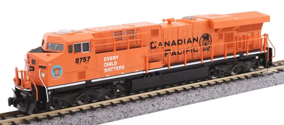 MINIS GE ES44AC locomotive diesel CP 8757 Ep VI