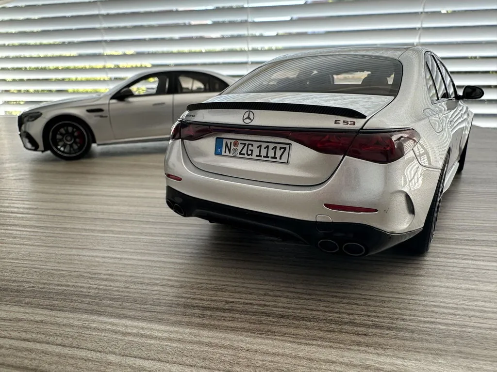 NZG Mercedes-AMG E 53 Hybrid voiture 1:18 Edition One