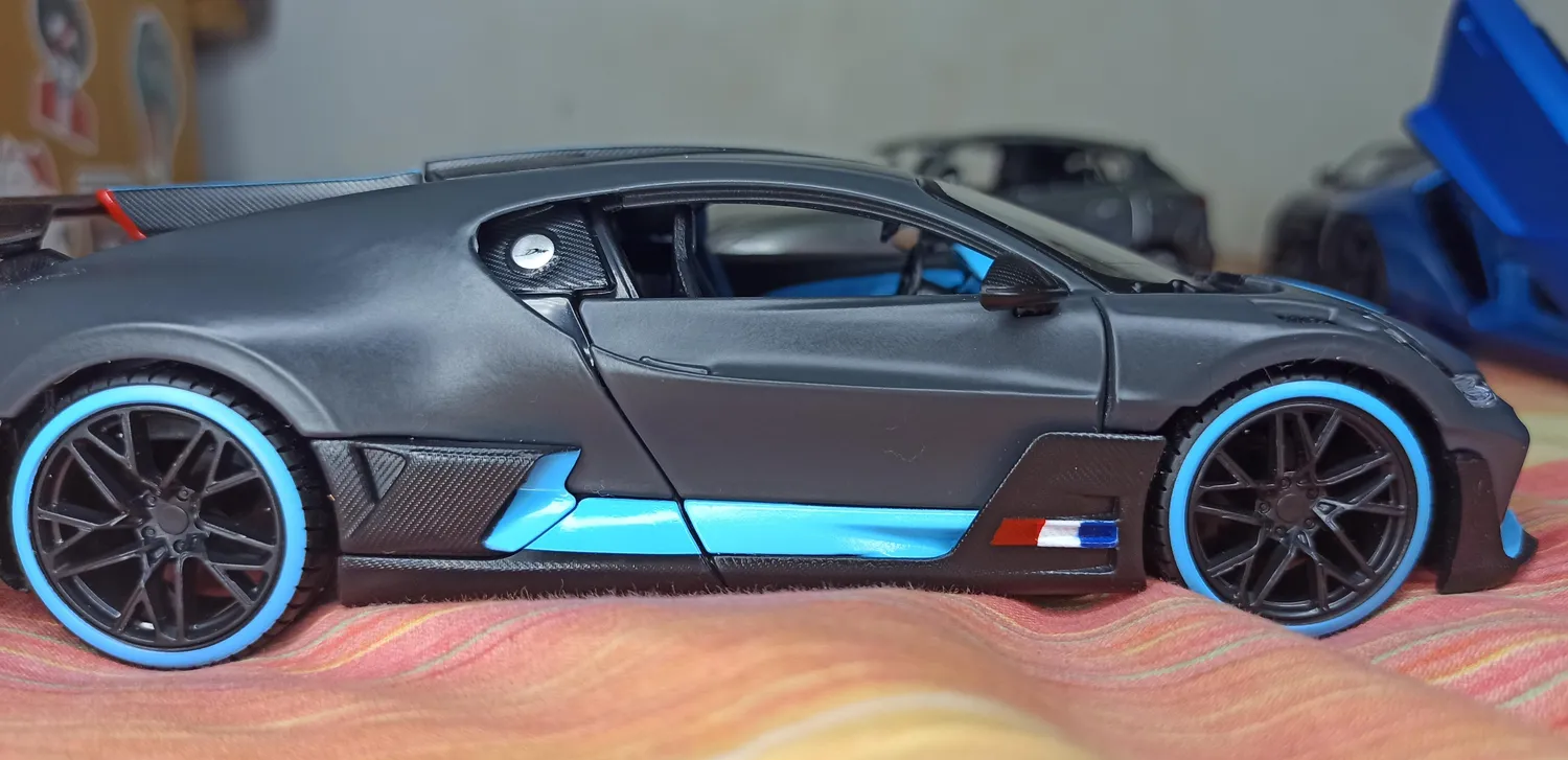 Maisto Bugatti Divo 390642 voiture miniature 1/24 gris foncé