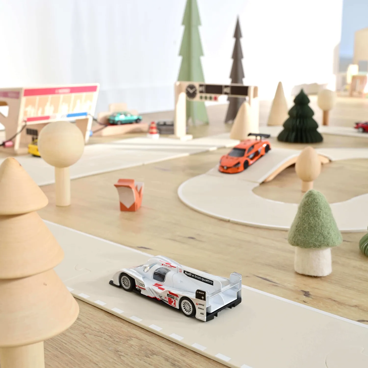 Norev Circuit de course Audi R18 circuit silicone 18 pièces