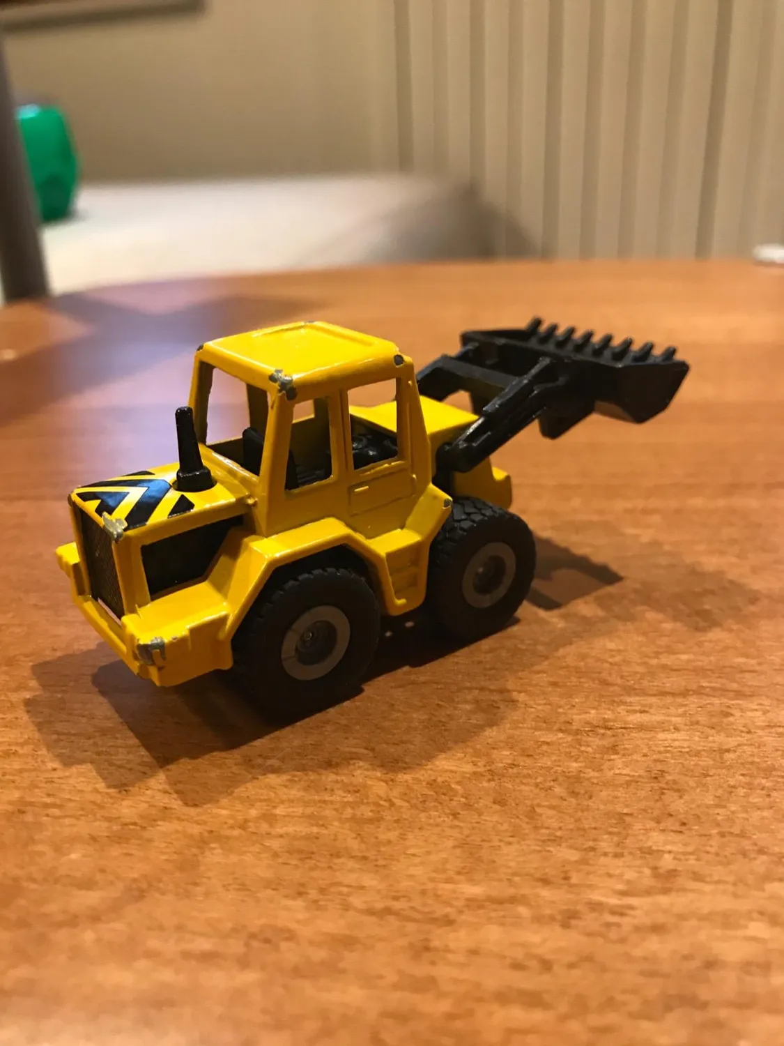 Siku Super 0802 Tracto-Pelle miniature métal 7,7 cm jaune