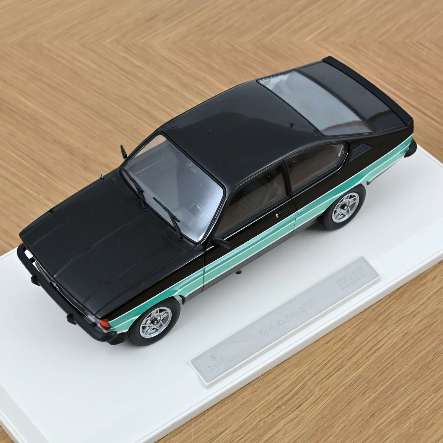 Norev Opel Kadett GT/E 1977 miniature 1/18 noir 200 pcs
