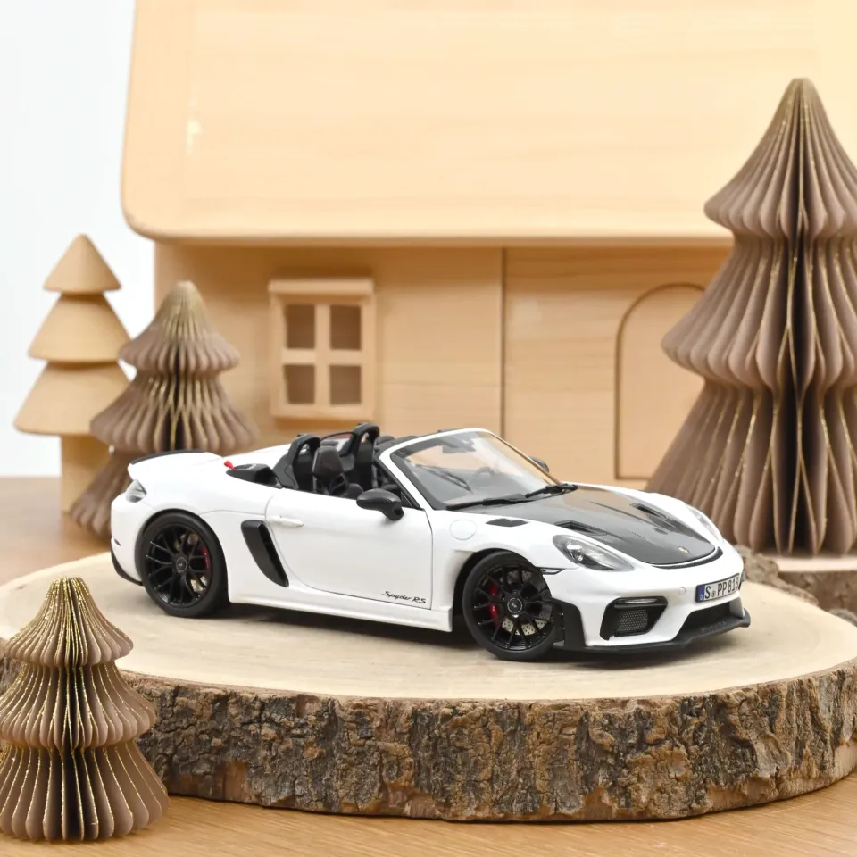 Norev Porsche 718 Spyder RS 2023 miniature 1/18 blanc weissach