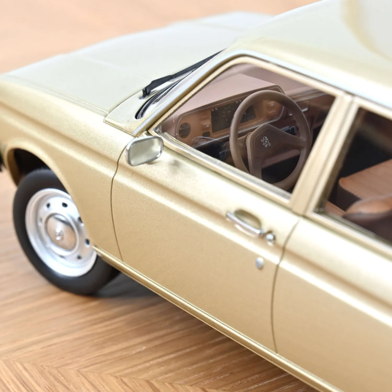 Norev Peugeot 104 GR 1981 voiture miniature 1/18 beige métallisé