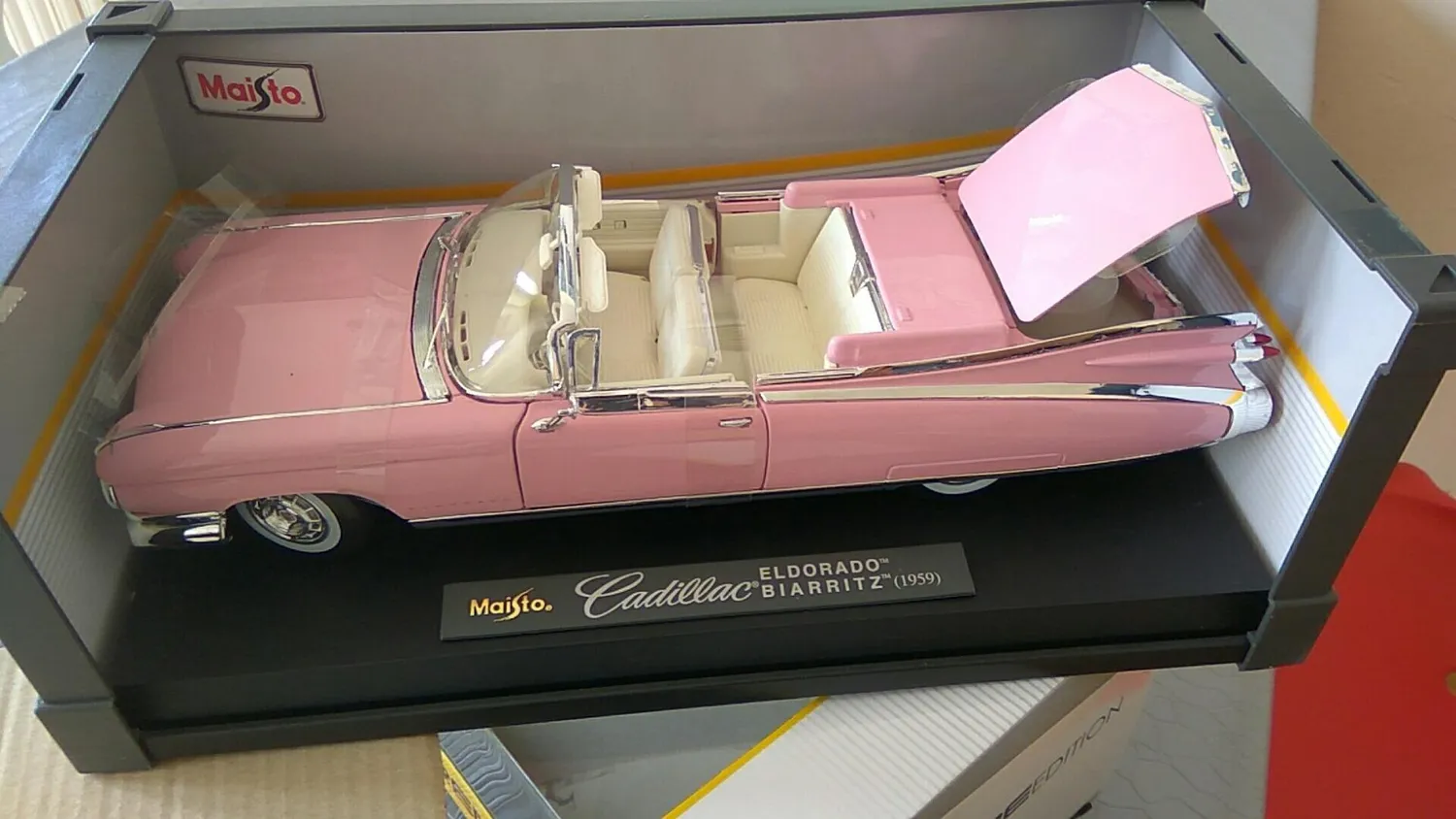 Maisto Cadillac Eldorado Biarritz miniature 1/18 boite