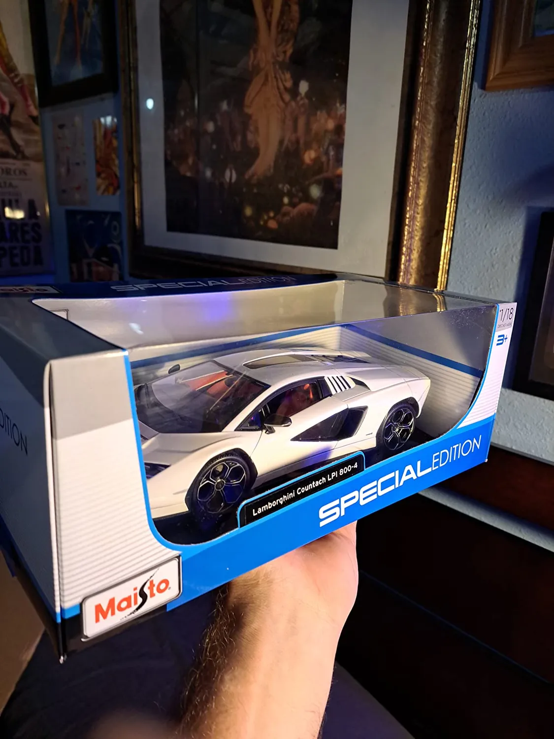 Maisto Countach LPI 800-4 voiture miniature 1:18 blanche métal