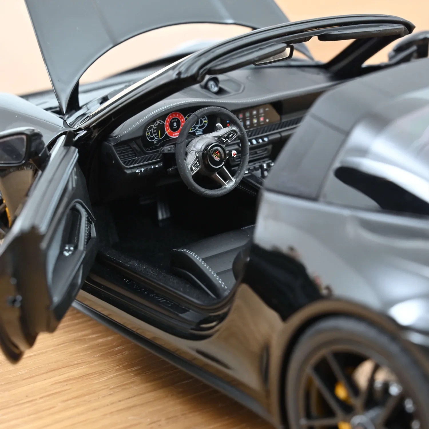 Norev Porsche 911 Targa 4 GTS 2025 voiture miniature Noir 1/18
