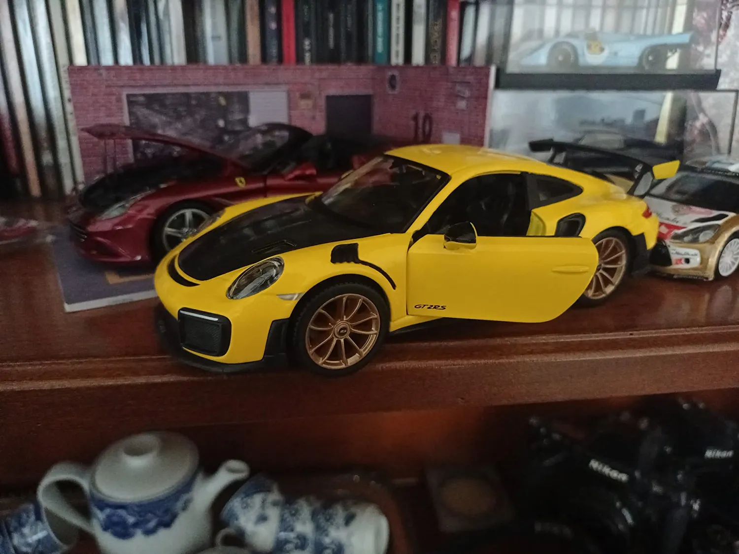 Bburago Porsche 911 GT2 RS miniature 1/24 portes ouvrantes