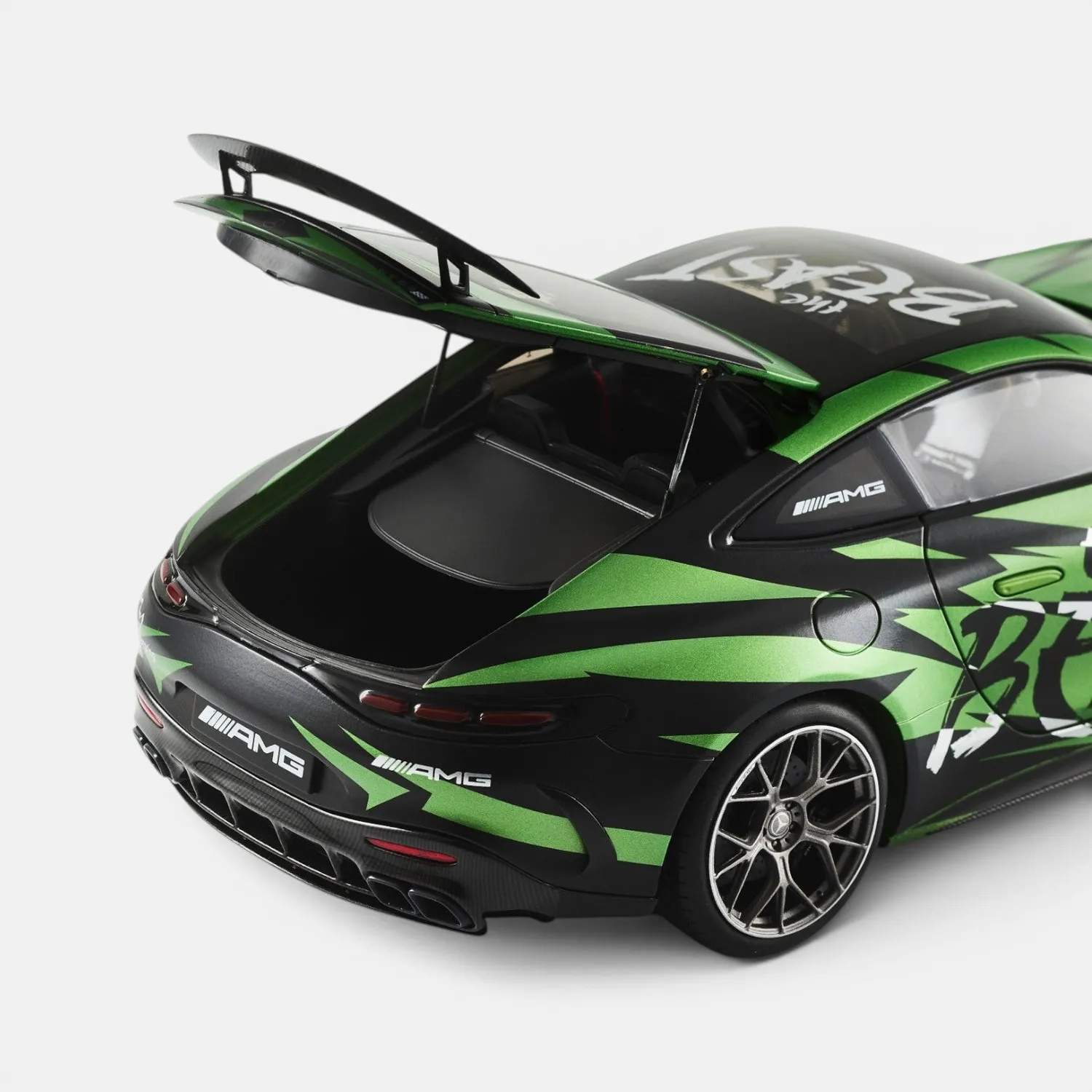 NZG Mercedes-AMG GT 63 PRO 4MATIC The Beast voiture miniature 1:18