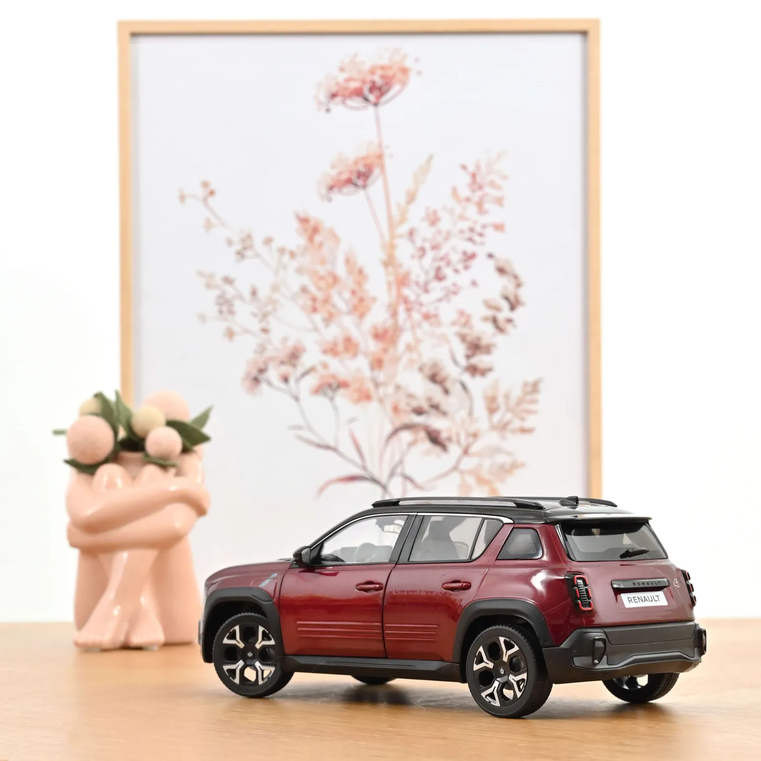 Norev Renault 4 E-Tech 2025 miniature 1/18 rouge carmin 300 pcs